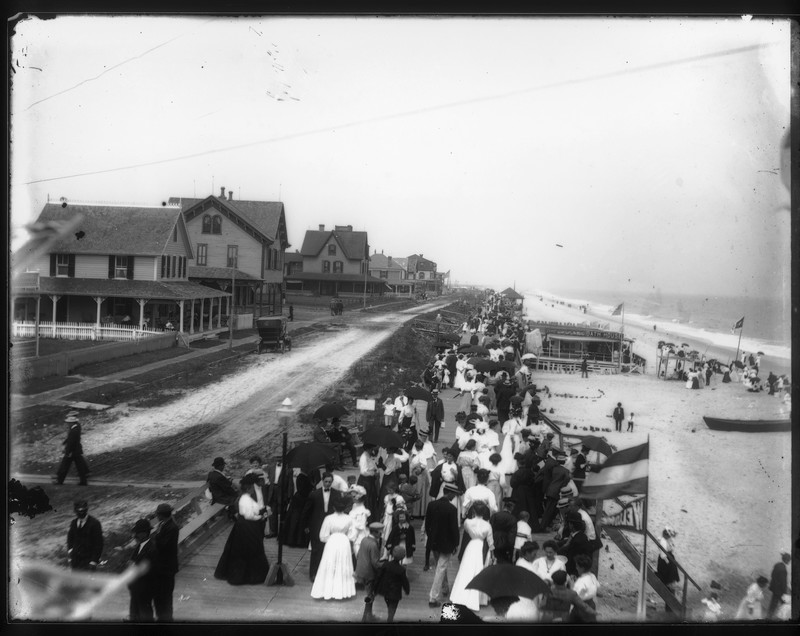 A photograph from the Paul Preston Davis Collection at the Rehoboth Beach Museum shows the Boardwalk c. 1906 looking north. The new Rehoboth Beach Museum walking tour will begin by exploring happenings in history from the Bandstand to the blocks north of Rehoboth Avenue. SOURCE REHOBOTH BEACH MUSEUM