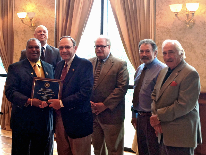 Emergency Coordinator Bill Duveneck accompanied by Deputy Emergency Coordinator Patrick Ryan and assistant emergency
coordinators Chuck Betyeman, Bill Prettyman and Herb Quick, accepts the Outstanding Service Award from advisory council Chairman Samuel Lathem.Shown are (l-r) Lathem, Quick (KF3BT), Duveneck (KB3KYH), Ryan (KW3Z), Prettyman (W3DR), and Betyeman (W3DEL). SOURCE SUBMITTED