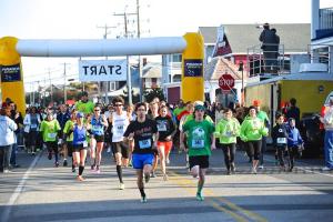 No. 301 Mike Longoria and No. 343 David Landis lead Greg Collier early in the race. Collier owns shoes older than those guys and wins in 17:20. BY DAVE FREDERICK
