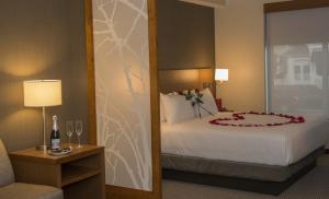 From romantic getaways to corporate and family-friendly rooms can be customized for the visitor. BY DENY HOWETH