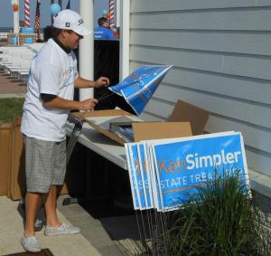 Helping an uncle from Rehoboth Beach, Nick Fermoile of Reno, Nev gets yard signs ready for Simpler supporters. BY CHRIS FLOOD