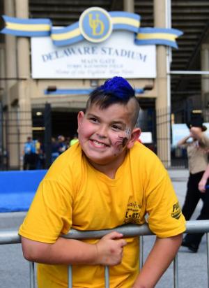 Buddy Joshua Page-Bennett, 10, awaits the arrival of the Blue squad. He was the buddy of Conrad’s Elijah Walton. DAN COOK PHOTO
