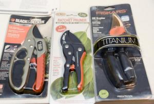 Bypass pruners with larger handles, ratcheting blades, wider grips and rolling handles make it easier to clip and trim plants.