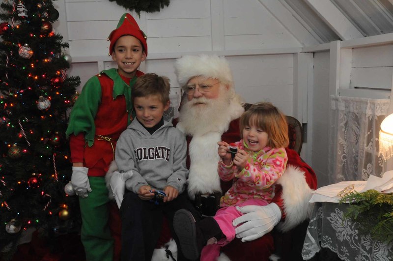 Rehoboth Beach lights up Christmas tree Cape Gazette