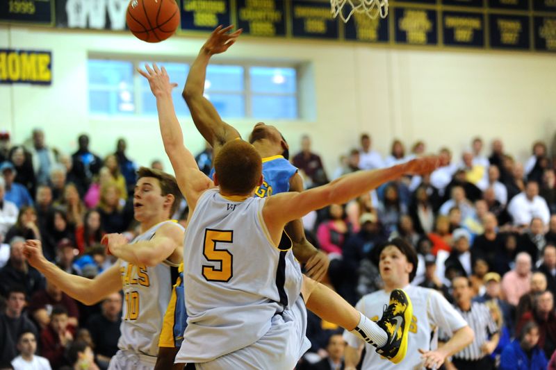 Donte DiVincenzo returns to Delaware for inaugural basketball camp