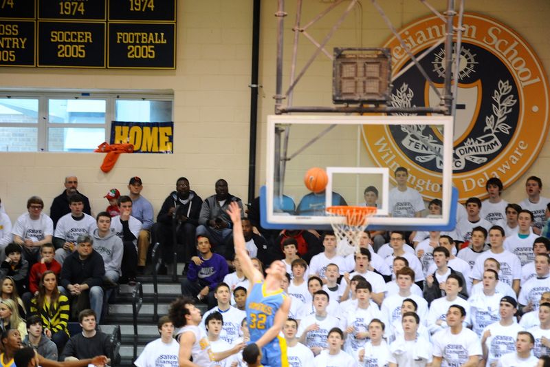 Donte DiVincenzo returns to Delaware for inaugural basketball camp