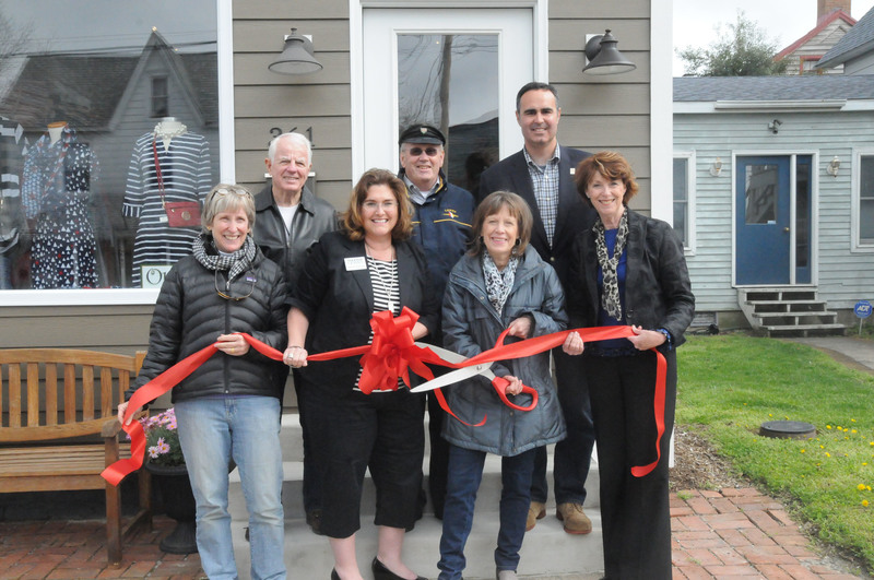 Coolspring Cottage Cuts Ribbon In Lewes Cape Gazette