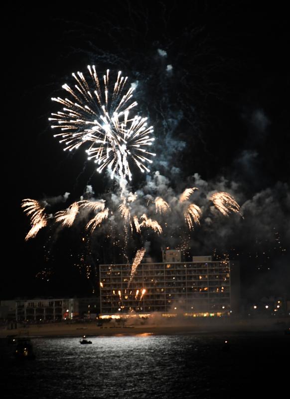 fireworks cruise cape may