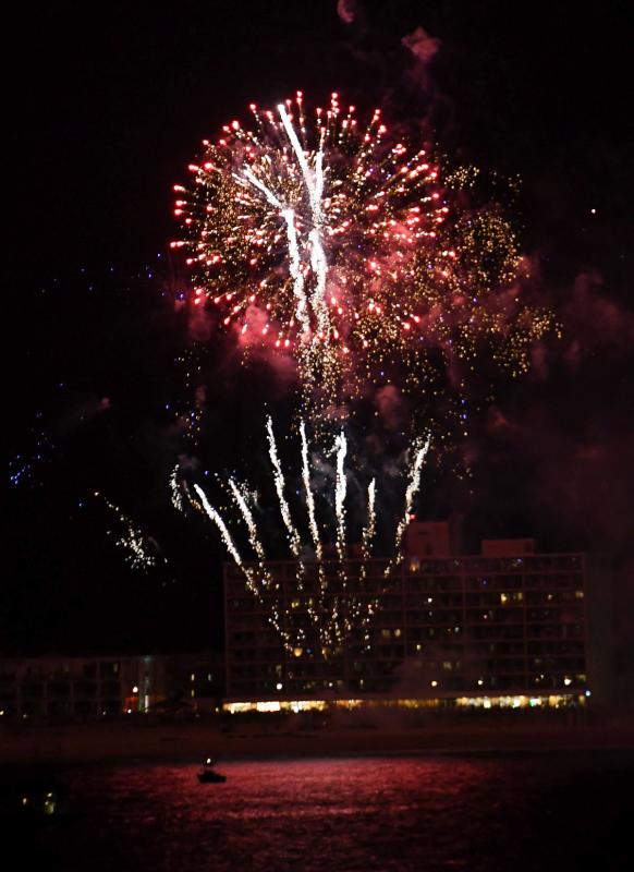 fireworks cruise cape may