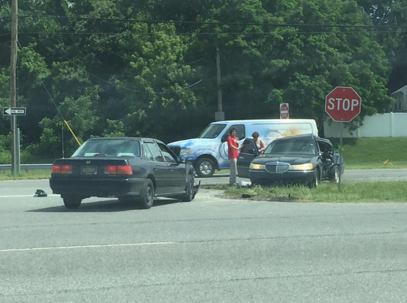 UPDATE Crash stops traffic on southbound Route 1 at Cave Neck Road