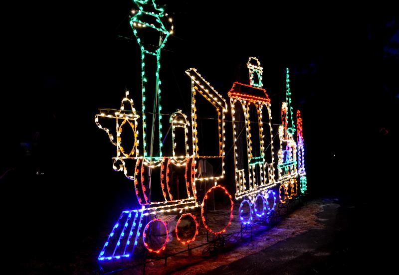 Light Spectacular show sparks holiday fundraising one car at a time
