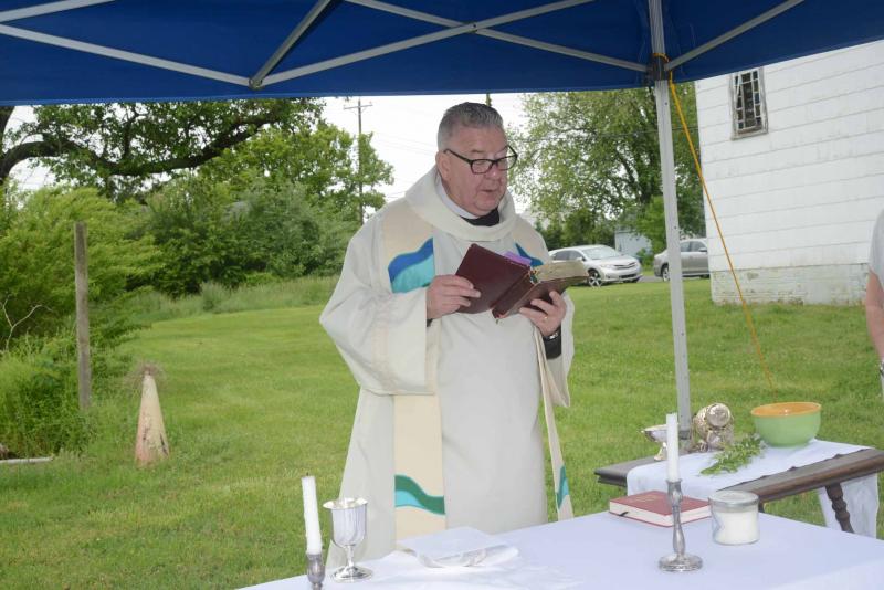 The Rev. Father Max Wolf of All Saints’/St. George’s Episcopal Parish begins the Blessing Ceremony with a reading of scripture. Immanuel Shelter
