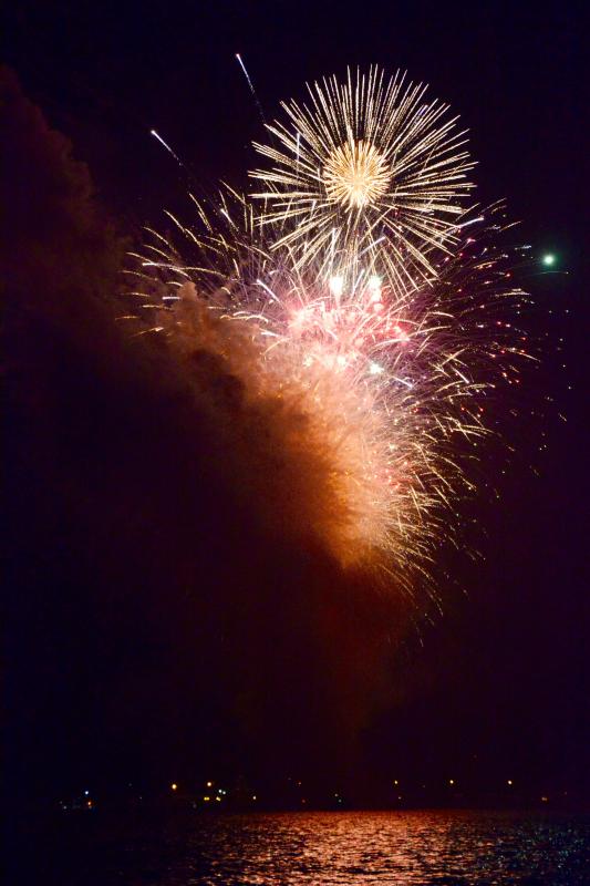 Lewes fireworks attract thousands | Cape Gazette