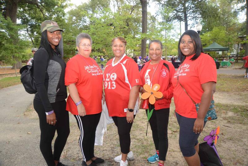 The Delta Sigma Theta team supports the WTEA. Shown are (l-r) Tyleena Powell, Paula Roberts, Connie Andrews, Regina Jones-Brake and Rachelle Purnell. Walk to End Alzheimers