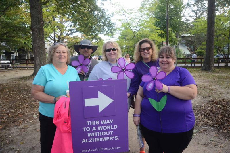 Team Woodmaker consists of (l-r) Vicki Fabiszak, Tony and Sydney Riggi, Jenn Spencer and Laura Lane. Walk to End Alzheimers