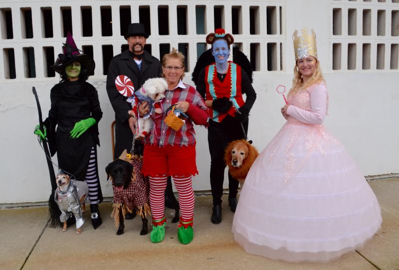 A Wizard of Oz ensemble includes (l-r) Donna Campbell, witch; Sandy, tin man; Bill Campbell, Oz; Lucy, scarecrow; Debbie Johnson, Lollipop Guild; Aggie, Dorothy; Cathy Ascherio, monkey; Riley, lion; and Caitlin Campbell, Glenda. The group was one of the parade prize winners. RON MACARTHUR PHOTO