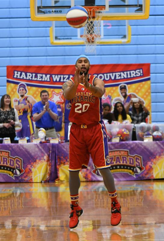 Harlem Wizards take on Tahoma staff