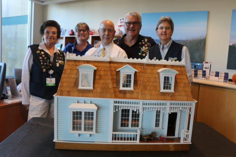 colonial dollhouse