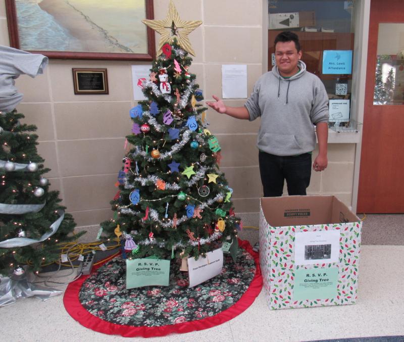 Cape High Students Decorate Trees For Families In Need Cape Gazette