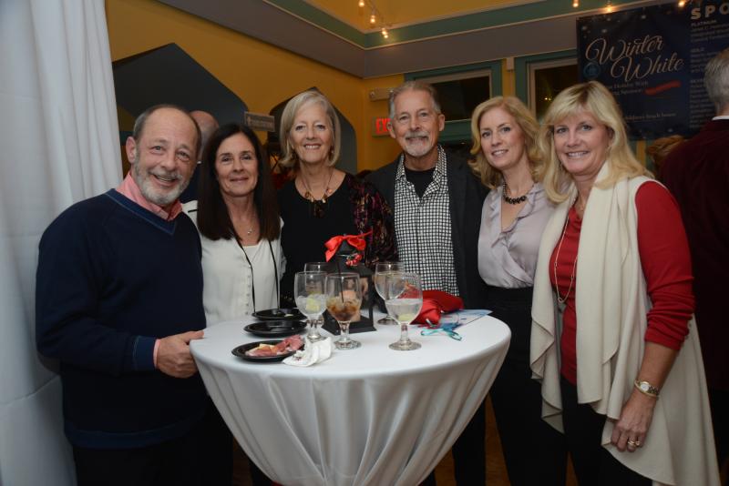 Sharing a table and enjoying dinner and cocktails are (l-r) Ave and Vicki Topel, Kathy and Thomas Connelly, Anne Michele Kuhn and Mimi Stellini. Children’s Beach House Winter White