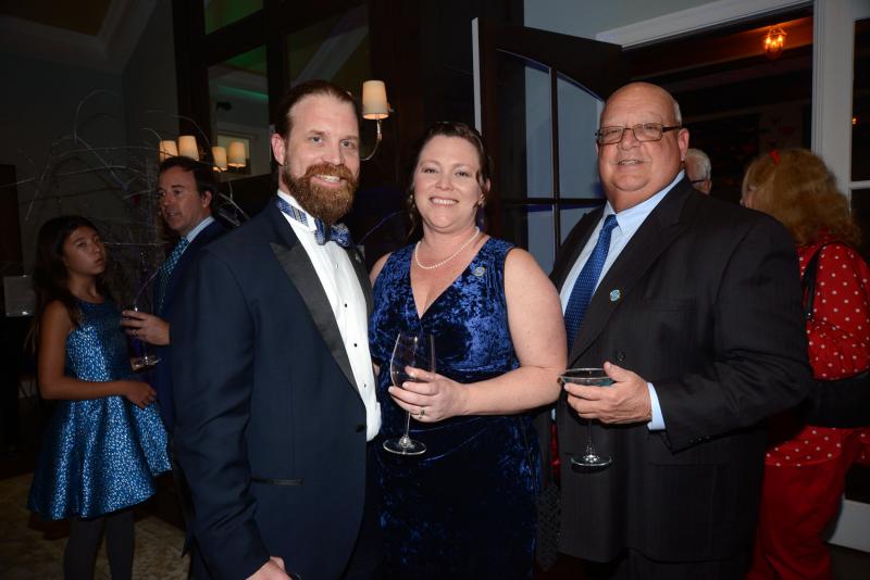 Enjoying the cocktail hour are Scott Hamner, gala committee member Sarakate Hamner, and sponsor Dennis Silicato. Great Futures Gala