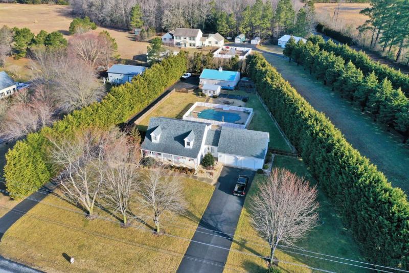 Milton Home On Acre With Pool Pole Barn Cape Gazette