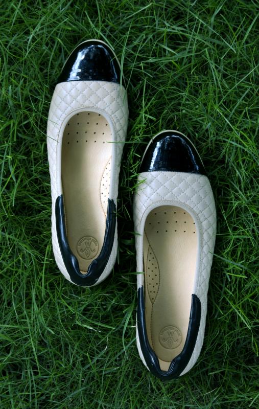 womens slip on golf shoes