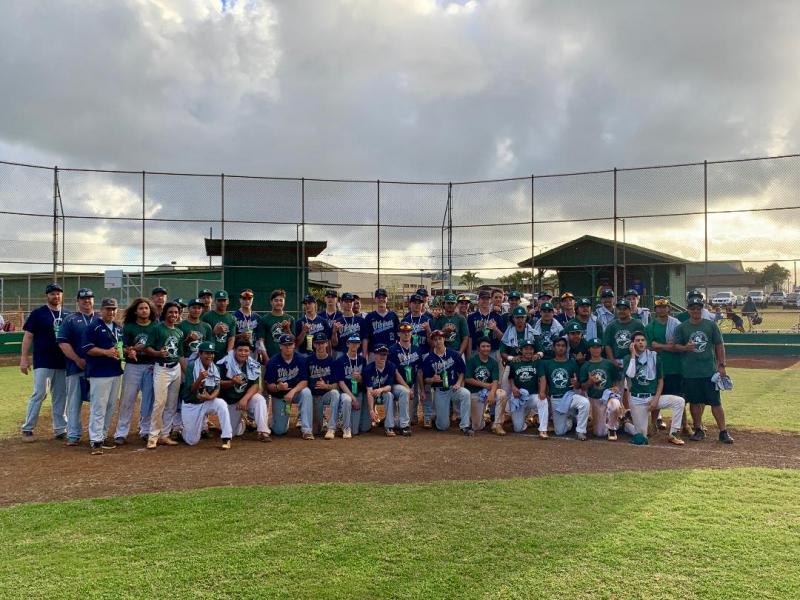 Cape poses with members of the Kapa’a High School team.