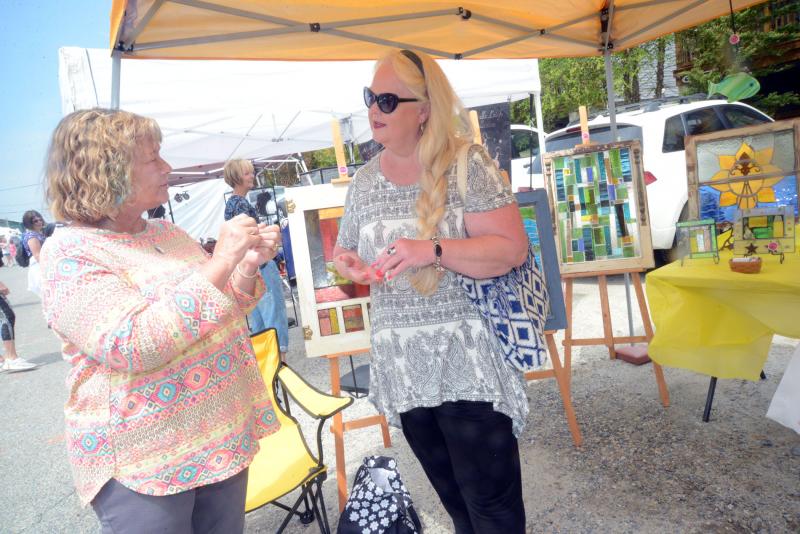 Kim McFadden, left, of Tapestry Glass discusses her technique with Kate Corcoran. DBP Arts Fest