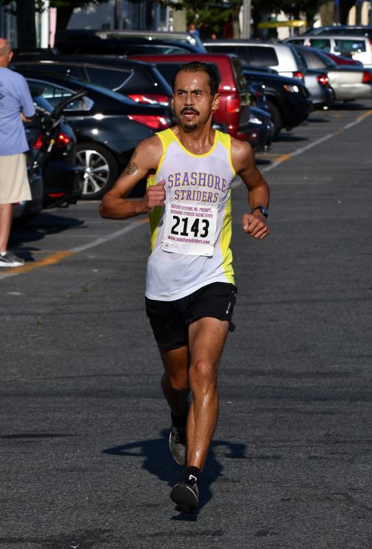 Martin Rodriguez places third with a time of 17:37.