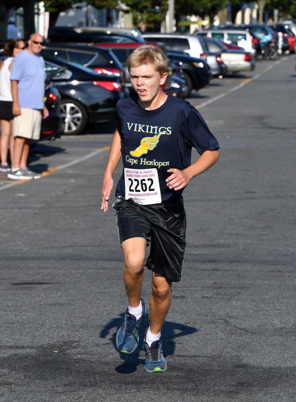 Lance Kauffman of Milton finishes sixth in 18:21.
