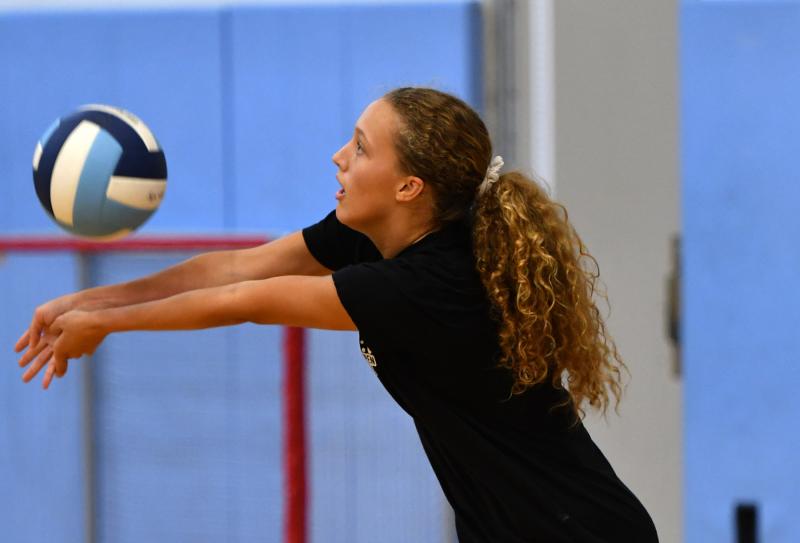 Junior middle blocker Breahna Kusen bumps a save.