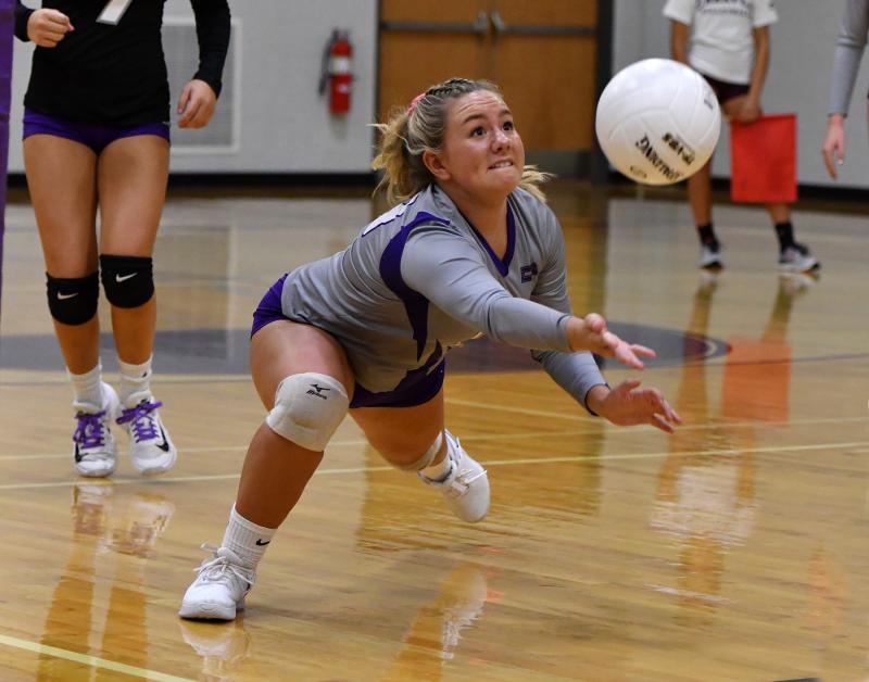 Delmarva Christian’s Chloe Wilson makes a diving dig on a Caravel kill attempt. She tallied eight digs in the contest. DAN COOK PHOTOS