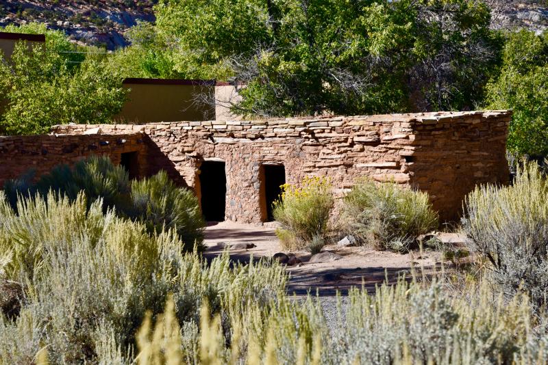 Anasazi State Park Museum, in Boulder, includes a Native American replica dwelling and many artifacts and interactive exhibits. A village at the site was abandoned and burned around 1117. Ruins have been uncovered and can be viewed.