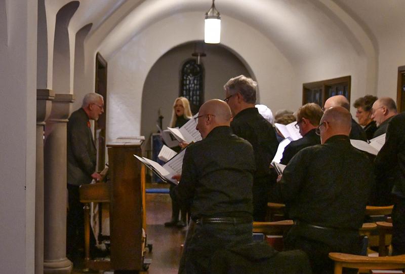 Doug Yetter and the CAMP Rehoboth Chorus Ensemble performs The Sound of Silence.