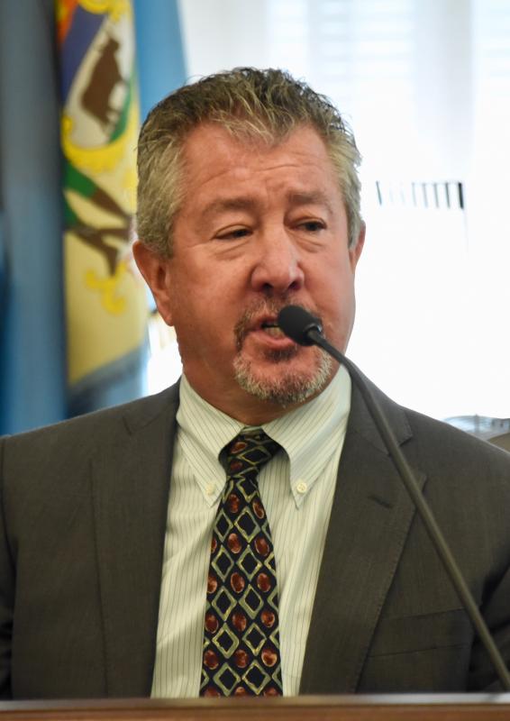Dr. Westover, portrayed by attorney Rob Gibbs, tells the court that Kris Kringle suffers from delusions.