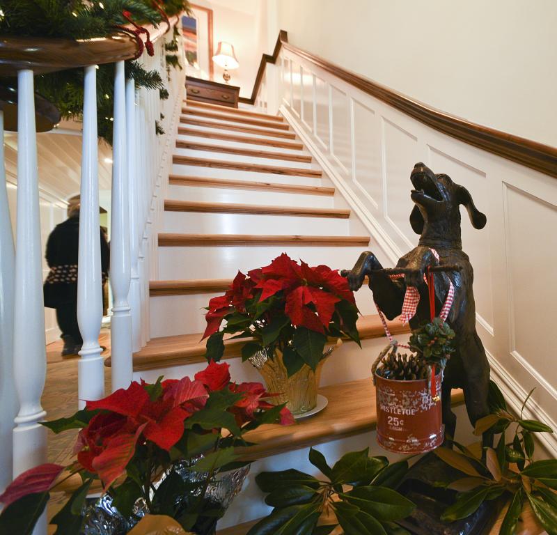 ‘Twas the night before Christmas, when all thro’ the house,
Not a creature was stirring, not even a mouse;