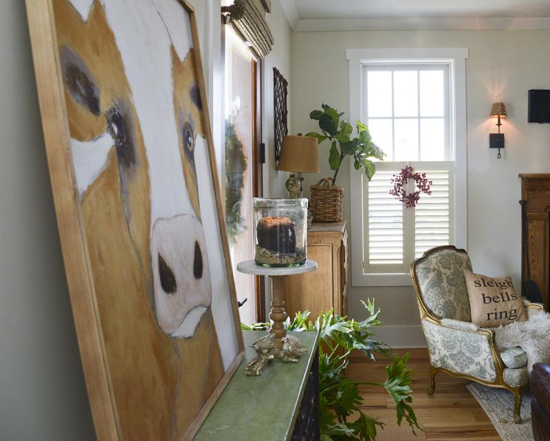 In Meredith Lewis Thomas’ house, her beachy nod to farmhouse treasure is evident in the main sitting room.