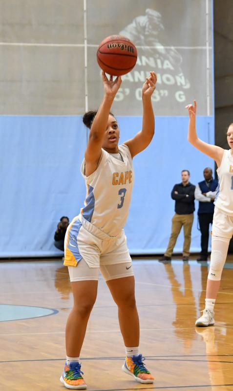 Dania Cannon hits important free throws in the last minute.