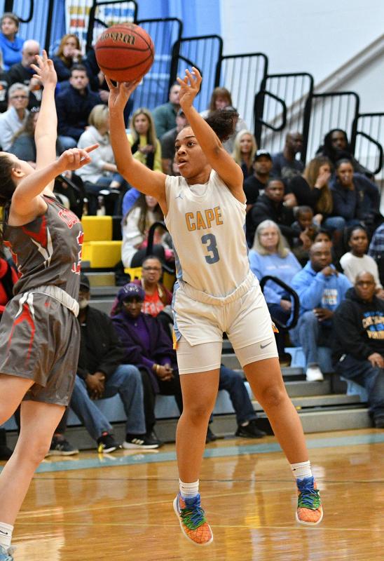 Dania Cannon hits a three.