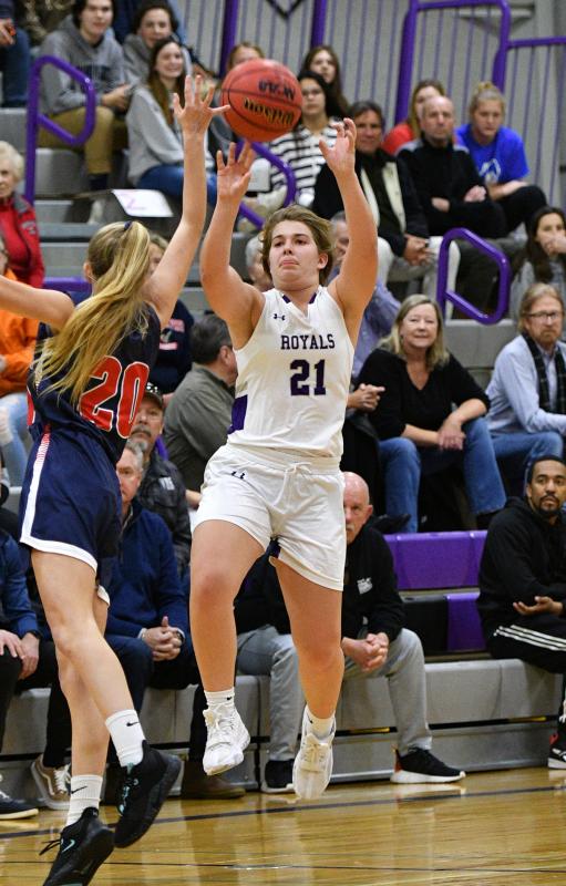Kandice Schlabach hits one of her threes.