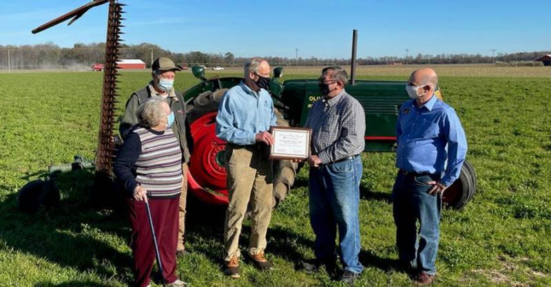 Friend of Farm Bureau Award presentation attendees shown are (l-r) Delaware Farm Bureau member Anna Greir Stayton, farm bureau member and Delaware Agriculture Museum President Grier Stayton, recipient Sen. Tom Carper, Delaware Farm Bureau President Richard Wilkins and Delaware Farm Bureau Executive Director Joseph Poppiti. SUBMITTED PHOTO