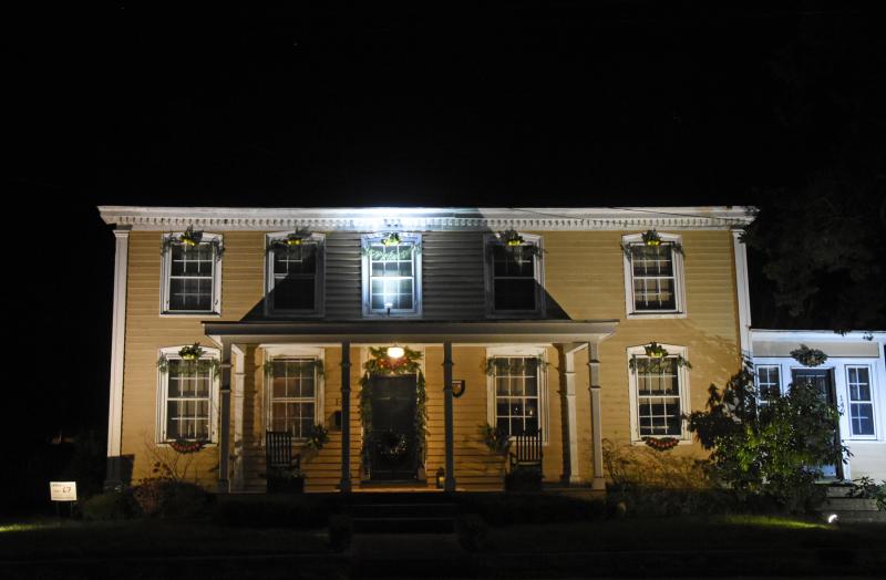 The Candles & Greens Award winner at 147 Kings Highway was complimented for a simple but elegant approach.