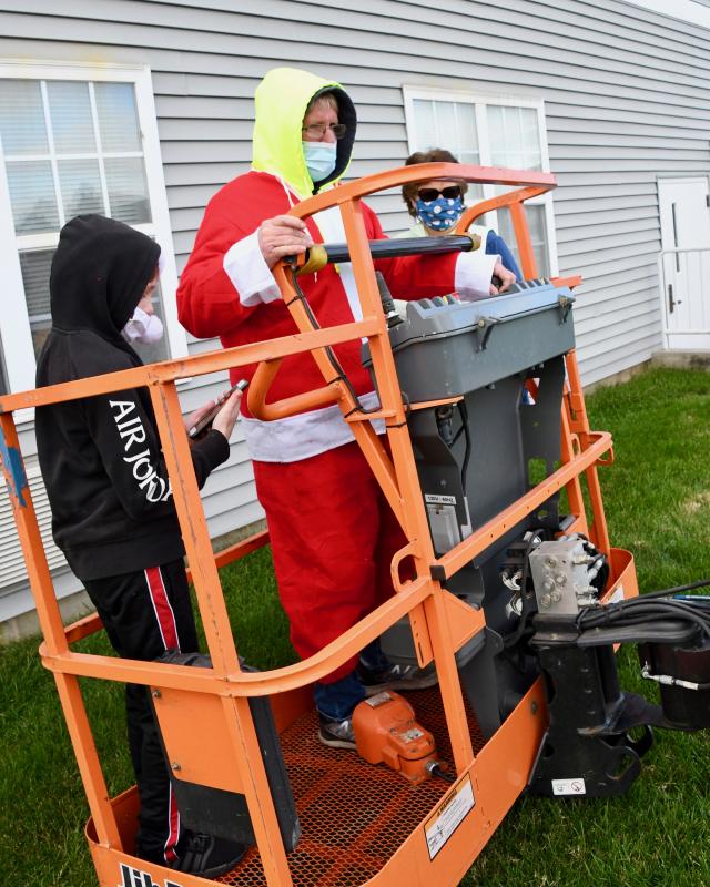 Richard Leighton prepares to take a family friend, Patty Avery, up to see his father.