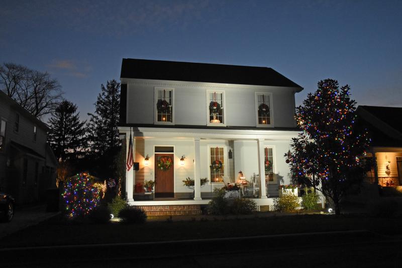 Manila Avenue featured many homes decorated for the season, earning the street the Jingle Bell Lane Award.