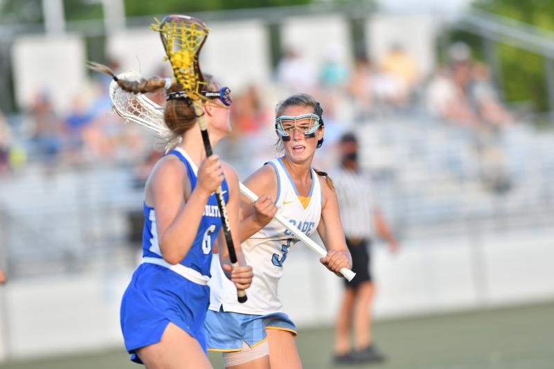 Abigail Fisher guarded by Haley Craig.