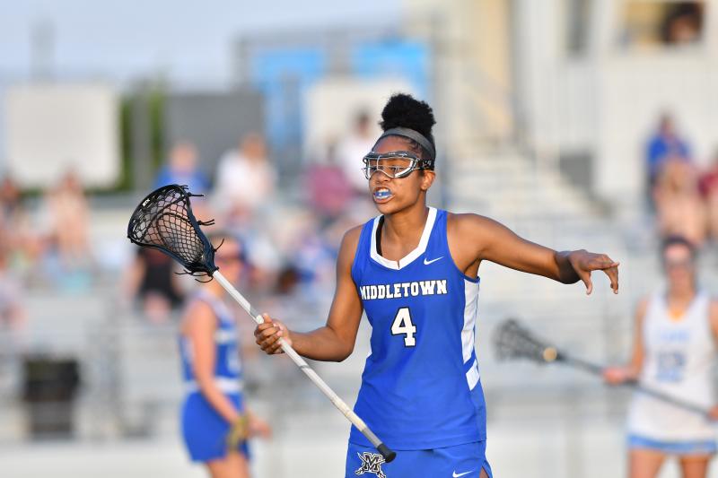 Chiara Bess plays defense.