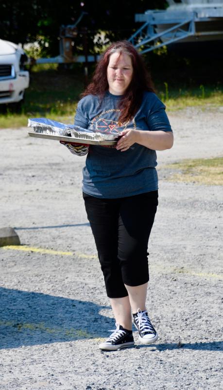 Delaware organizer for Lasagna Love Jennifer Jarman has a tray of food for the program’s dinner in Georgetown.