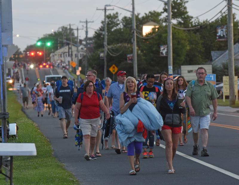 A steady stream of people walked to the beach for several hours leading up to the show. NICK ROTH PHOTO