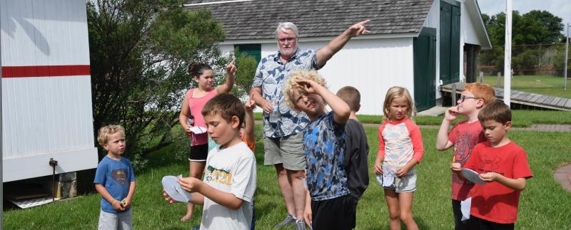 OK, which way does the sun move? Volunteer Jim O’Leary helps fun day participants understand how the sun crosses the sky.